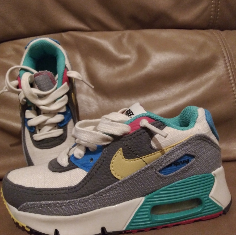 Boys Nike tennis shoes